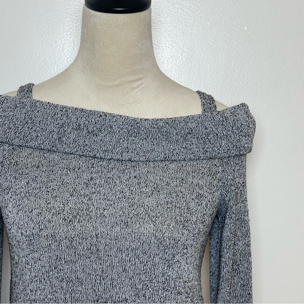 Lavender Field Grey Off-Shoulder Sweater Top Size Small Soft Knit Long Sleeve - Picture 4 of 8
